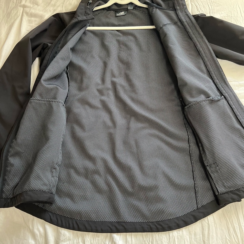 New Balance women’s. Black and Gray Patterned Jacket Size XL - Picture 9 of 10